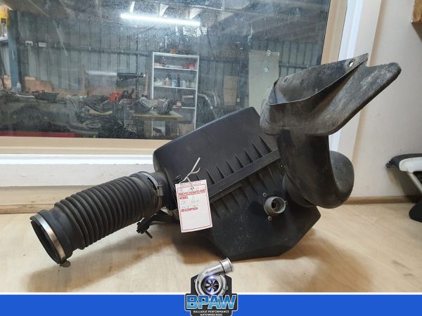 Ford BA 6 cylinder gas air filter intake housing - Image 3